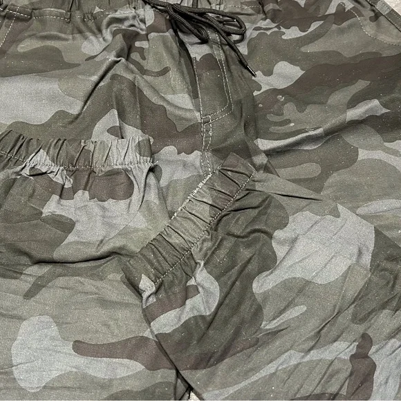 Camouflage Cargo Joggers - Picture 6 of 8